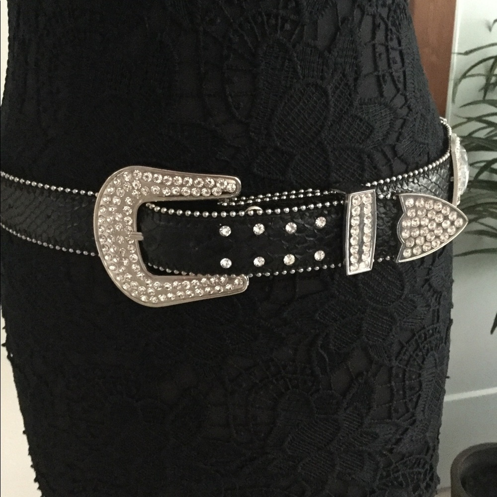 The Buckle Rhinestone Belt - Picture 3 of 8